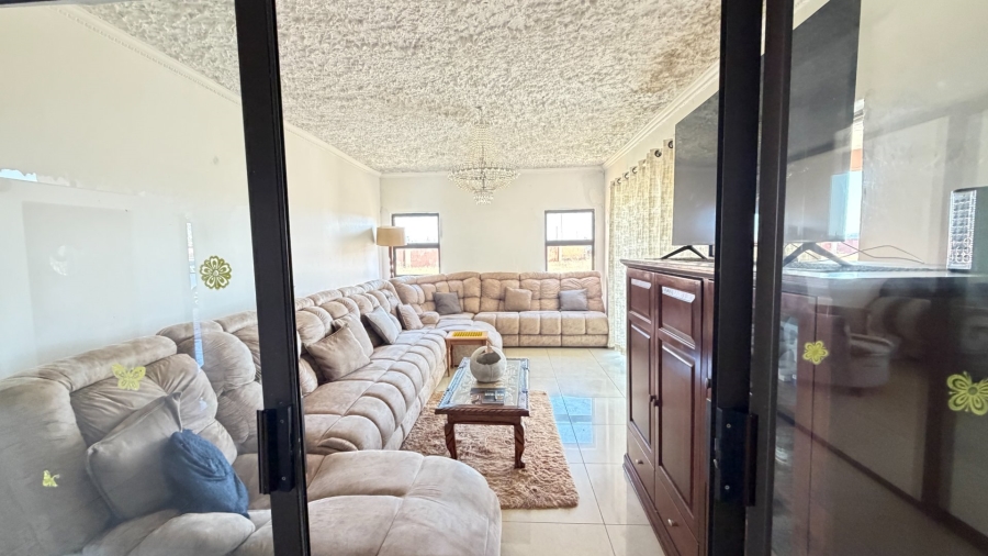 5 Bedroom Property for Sale in Grimbeeck Park North West
